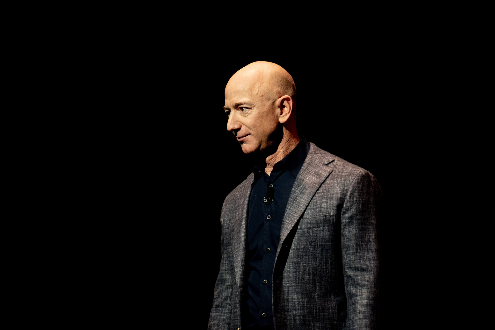 Jeff Bezos - Daniel Oberhaus, 2019, https://www.flickr.com/photos/163370954@N08/32878819397/ - CC BY 2.0 - flickr